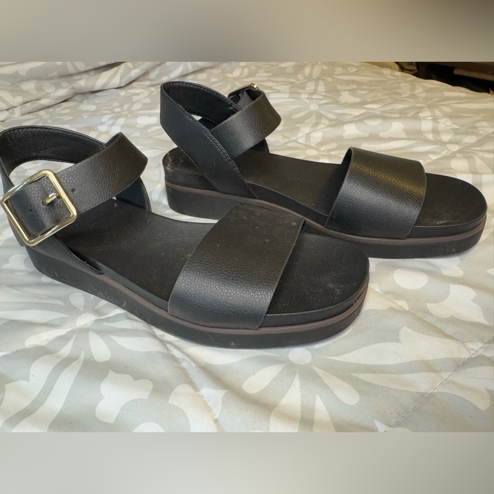 Life Stride Black Platform Strap Sandals